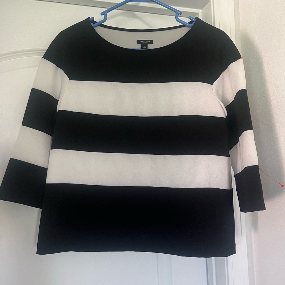 Ann Taylor black-and-white top dry, clean only small